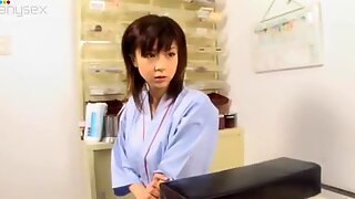 Szép Tini Aki Hoshino látogatja Kórházat az ellenőrzéshez