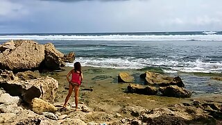 Подводни секс на јавној каменој плажи # фацијална ејакулација и гутање сперме