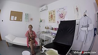 Vollbusiig Oma bekommt POV von ihrem Arzt gefickt