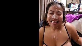 Femei cu Sânii Mari Asiatic crede că facialul este prea mult